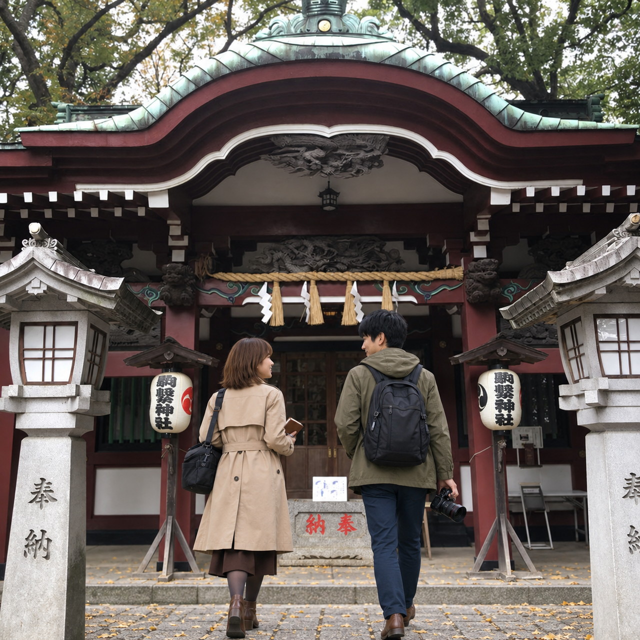 駒繋神社、拝殿前、近藤君とまゆみさん